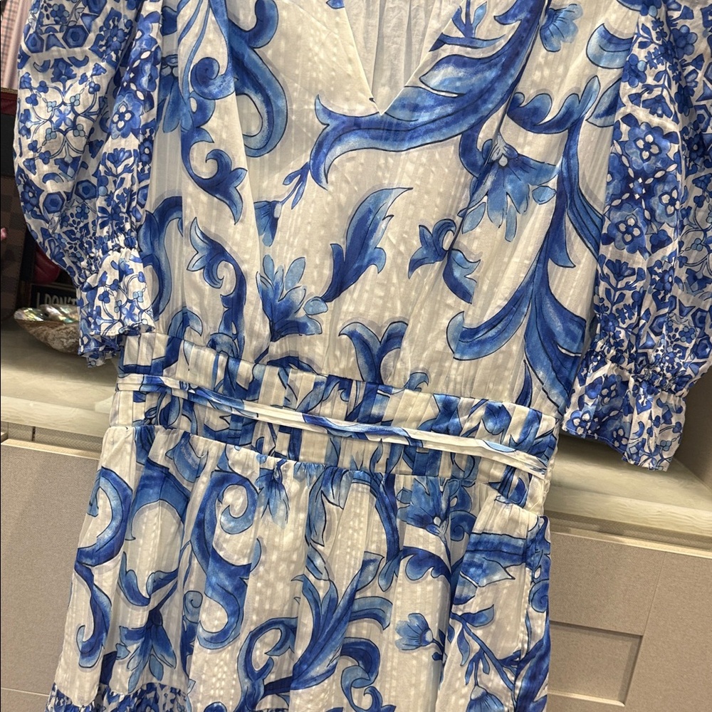 Blue and White Floral Print V-Neck Women’s Dress - Picture 3 of 4
